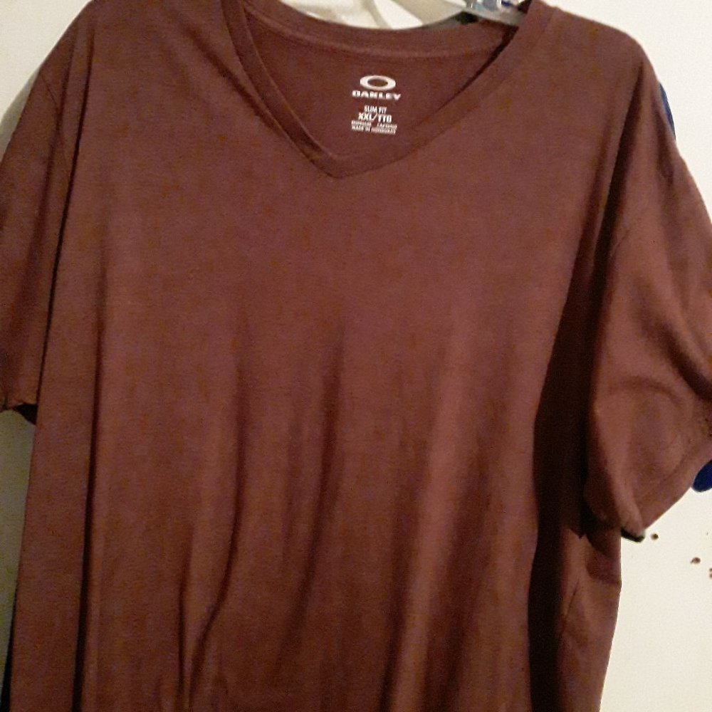 Oakley tshirt